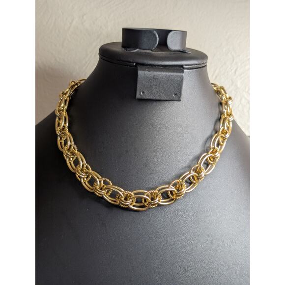 Vintage Gold Tone Multi-Link Twisted  & Smooth Loop Chain Choker - Picture 4 of 4
